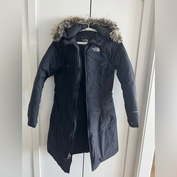 The North Face Women’s Arctic Parka size small - Picture 2 of 4